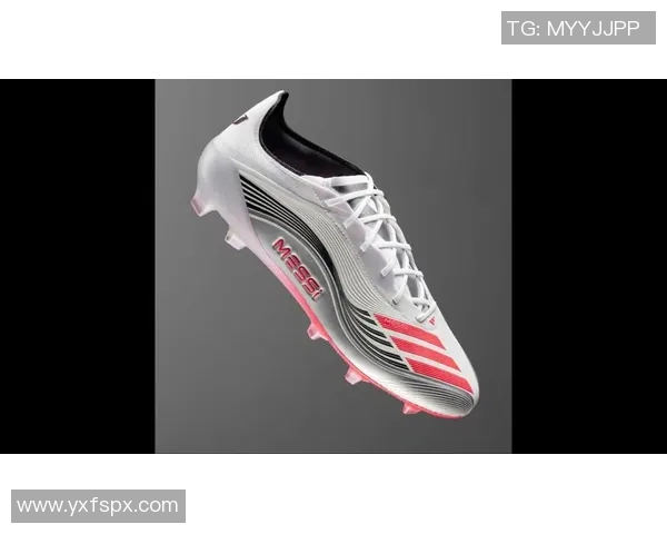 足球明星自掏腰包购置高端足球鞋展现对运动的热爱与执着